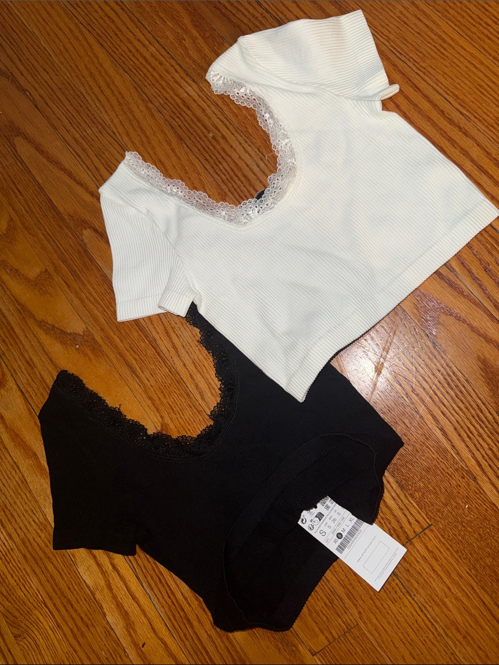 Stradivarius Women's Lace-Trim Ribbed Crop Top - White and Black